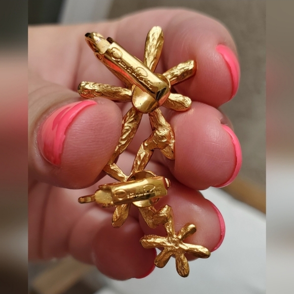 OSCAR DE LA RENTA Crystal Daisy Cuff Earring - Picture 2 of 4